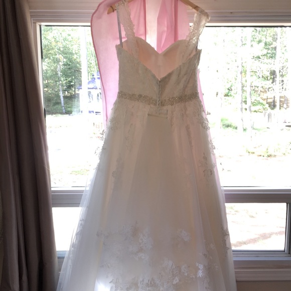 Alfred Angelo Wedding Dress - Picture 11 of 13